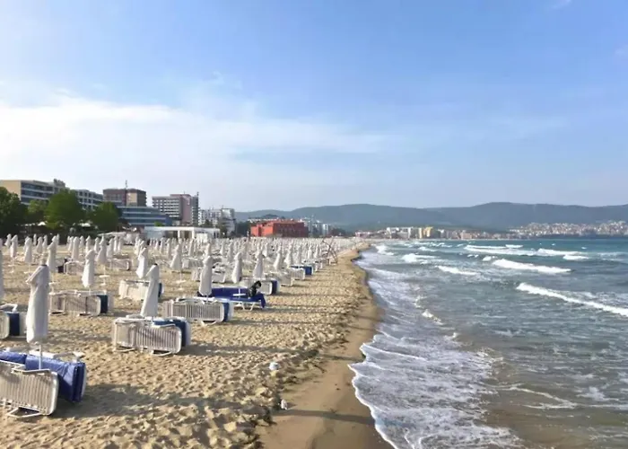 Rainbow 3-103 Cozy Sunny Apartment