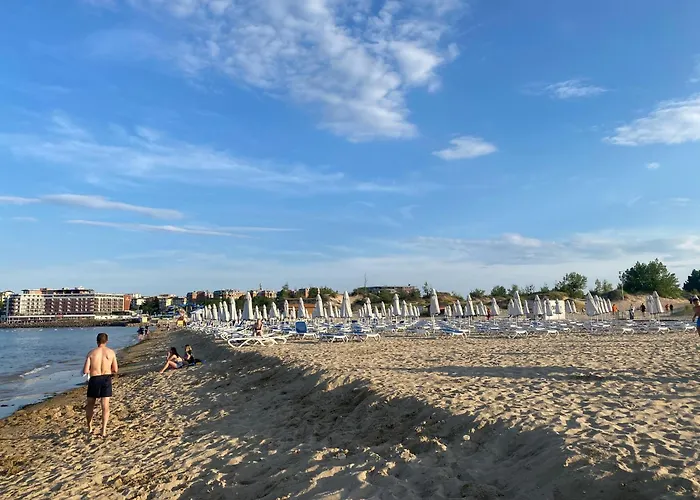 Rainbow 3-103 Cozy Sunny Apartment